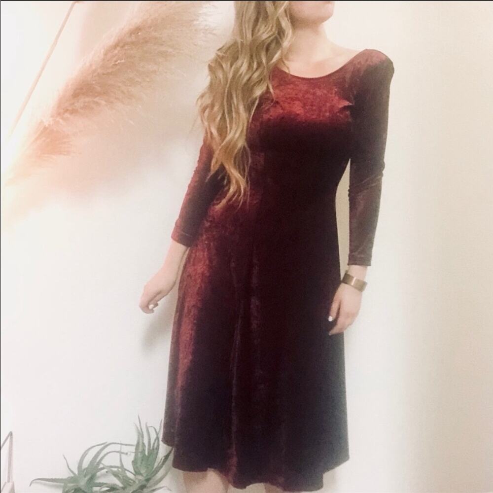 VINTAGE Maroon Burgundy Crushed Velvet Long Sleeve Midi Rosette Applique Dress 6 - Picture 2 of 8